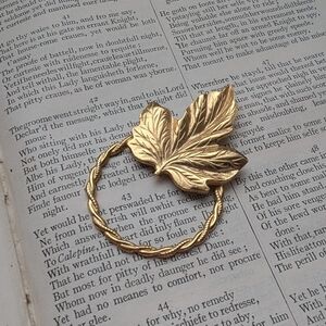 Gold Leaf Wirh Circle Charm